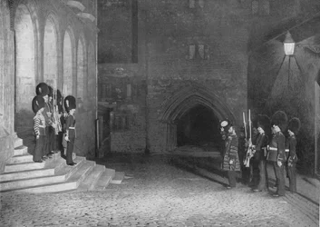 Groeten van de koningssleutels bij de Tower of London, ca. 1903