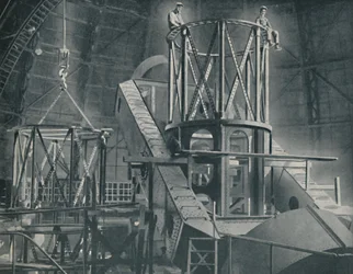 Sectie voor Sectie Stijgt het Enorme Stalen Frame van de Hookers Cilinder, ca. 1935