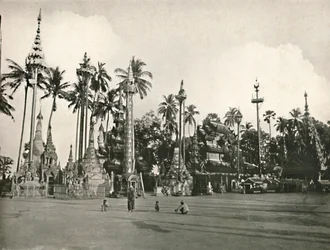 Heiligdommen bij de Shwe Dagon Pagode, Rangoon, 1900