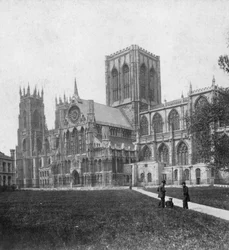 Zuidoostelijk uitzicht op York Minster, Yorkshire, eind 19e of begin 20e eeuw
