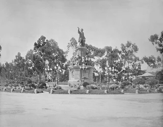 Standbeeld van Columbus op de Paseo, Stad van Mexico, ca. 1897