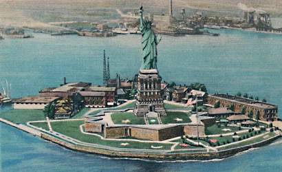 Vrijheidsbeeld op Bedloes Island in de haven van New York. New York City, ca. 1940s
