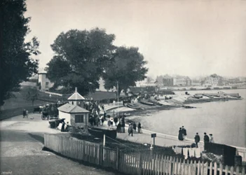 Swanage - Uitzicht op de stad en de zee, 1895