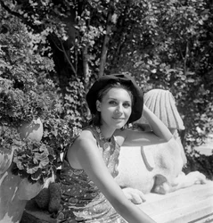 De actrice Paola Pitagora op het XXVe Internationale Filmfestival op het Lido van Venetië - 1964