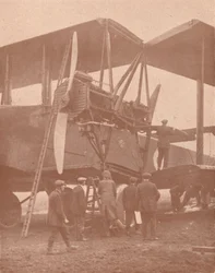 De Bomb Berlin Bus, ca. 1918, 1919