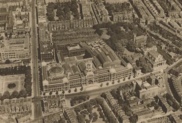 De Camera Vangt een Zicht van Zuid-Kensington vanuit een Laagvliegend Vliegtuig, c1935