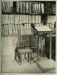 De geketende bibliotheek van de Ministerkerk in Wimborne, in Dorset, ca. 1948
