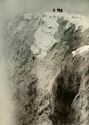 De krater van Erebus, 900 voet diep en een halve mijl breed, 1908, 1909