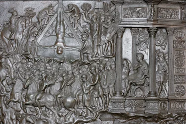 De Kruisiging van Sint Petrus - Detail van een portaal - Voordeur van de Sint-Pietersbasiliek, Rome, Italië