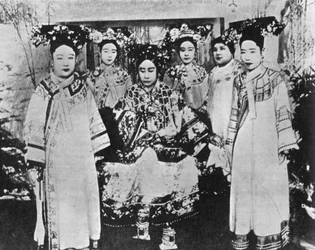 De Keizerin-weduwe van China, 1904