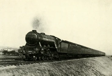 De Down Flying Scotsman passeert Reston, ca. 1930