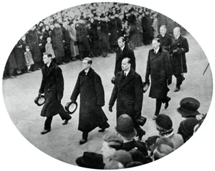 De hertog van York en zijn broers in de begrafenisstoet van koning George V, 1936, 1937