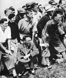 De Prins van Wales rookt een pijp op het Open Golfkampioenschap, St Andrews, ca. 1930s