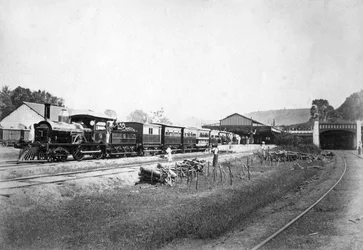 De Koninklijke Trein vertrekt van station Kandy, Sri Lanka, c1910s