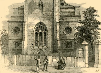 Het westelijke uiteinde van St. Andrews, met de gotische boog