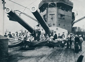 De grote kanonnen van HMS New Zealand, ca. 1914