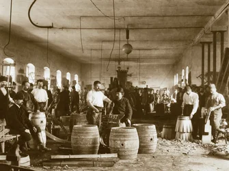 De productie van houten biervaten in Pilsen