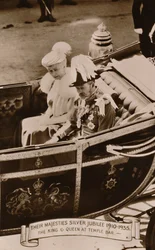 Hun Majesteiten Zilveren Jubileum. De Koning en Koningin bij Temple Bar