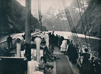 Toeristenstoomboot in Trold Fjord, 1914