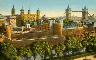 Tower Bridge en de Tower of London, ca. 1910