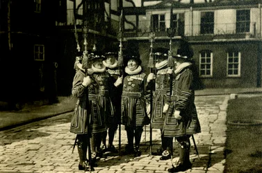 Yeoman Warders van de Tower of London, ca. 1920