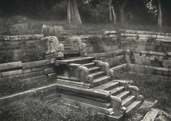 Trap in een gemetseld bad, Anuradhapura, 1926