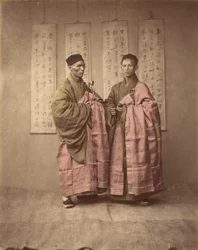 [Twee Chinese Mannen in Overeenkomende Traditionele Kleding], 1870s