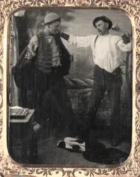 Twee mannen die een gevecht ensceneren in een studio, c. 1860