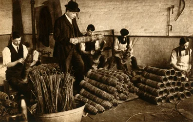 Mandenvlechten voor artilleriegranaten, Nottingham, Eerste Wereldoorlog, 1914-1918, 1933
