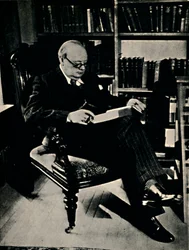 Winston Spencer Churchill in zijn bibliotheek, 1945