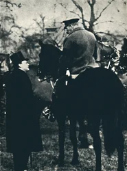 Met koning George V bij militaire oefeningen, 1913