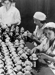 Vrouwen die flessen gedoneerd bloed verzegelen, Tweede Wereldoorlog, Moskou, 1941
