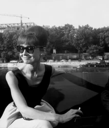 Actrice Audrey Hepburn op de set van de film Parijs "Paris When It Sizzles" 13 juli 1962