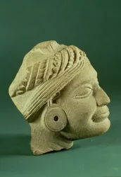 Gebufferde zandstenen geturband hoofd, Sarnath, 3e eeuw v.Chr.