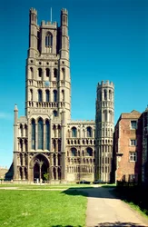 Ely Kathedraal, Westgevel