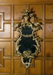 Laat George II girandole met bladgegoten metalen kandelaars