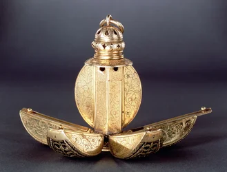 Pomander met vier open compartimenten voor parfums of andere aromatische stoffen, verguld zilver, vermoedelijk Engels, ca. 1580