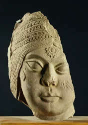 Rood zandstenen hoofd van Yakshi, Bharhut, 2e eeuw v.Chr.