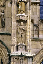 Sir Henry Hotspur Percy, aan de westgevel
