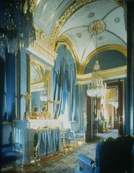 De slaapkamer van de Tsaar in de privé-appartementen van het Grote Kremlin-paleis