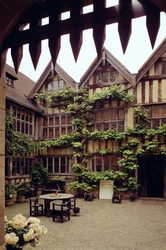 Uitzicht op de Binnenplaats, Hever Castle, Kent, eind 15e eeuw