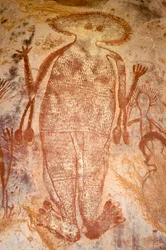 Aboriginal rotsschildering van een Wandjina, Mt Elizabeth Station, Kimberley, West-Australië, ca. 2000 v.Chr.