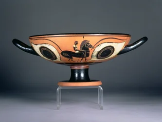 Attische zwartfigurige oogbeker, met toegevoegde rode en witte decoratie die een paard en ruiter afbeeldt, 480-450 v.Chr. (aardewerk)