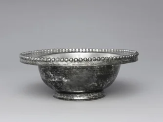 Kom met kralenrand, 300-500