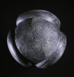 Gesneden bal van Glass Hill, Towie, Aberdeenshire, Neolithisch, ca. 3000 v.Chr.