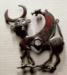 Wangstuk van een paardenbit in de vorm van een menselijk hoofdbeest, uit Luristan, West-Iran, c.800-700 v.Chr.