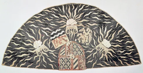 Koorkap van zwart fluweel met opgebracht borduurwerk met het wapen van de hertog van Bourgondië, Zuidelijke Nederlanden, ca.1476