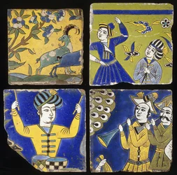 Vier Saffavid cuerda seca tegels, met afbeeldingen van twee steenbokken, en de figuren van muzikanten en dansers, ca. 1600