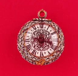 Franse zakhorloge met gouden kast geëmailleerd in reliëf met witte bloemen en bladeren met zwarte markeringen, door Goullons, ca.1650