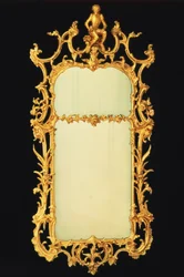 George III vergulde pier spiegel, met twee platen, uitgebreide bekroning, gecentreerd door de figuur van een aap op een rotsstandaard, c.1765